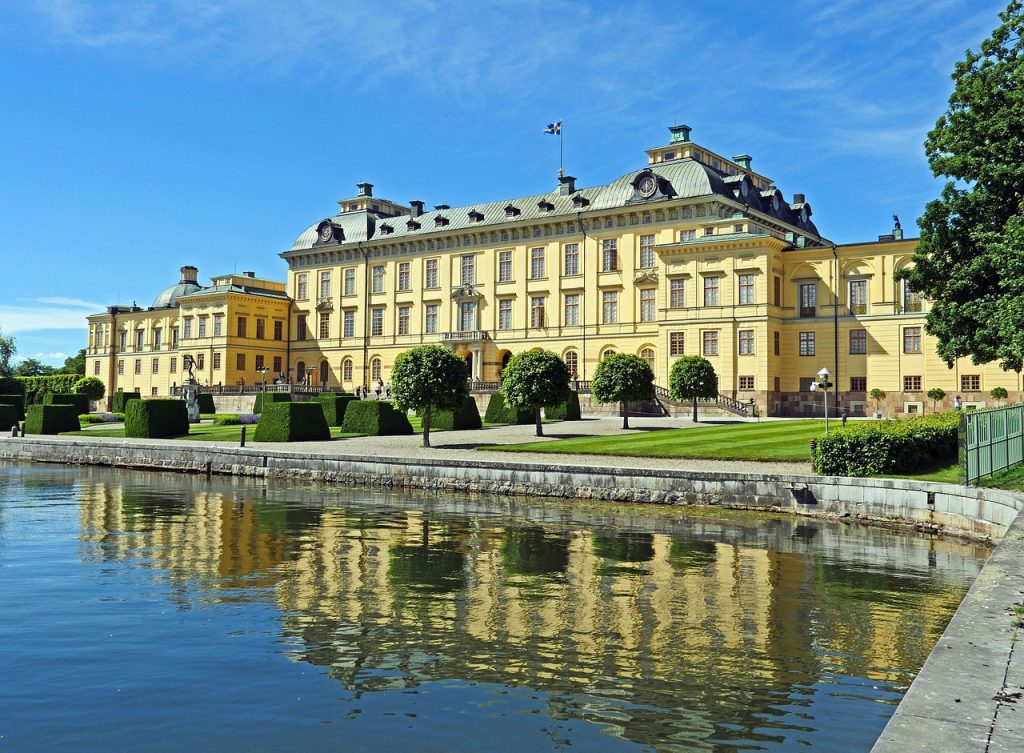 drottningholm palace, stockholm, mälaren-2419776.jpg